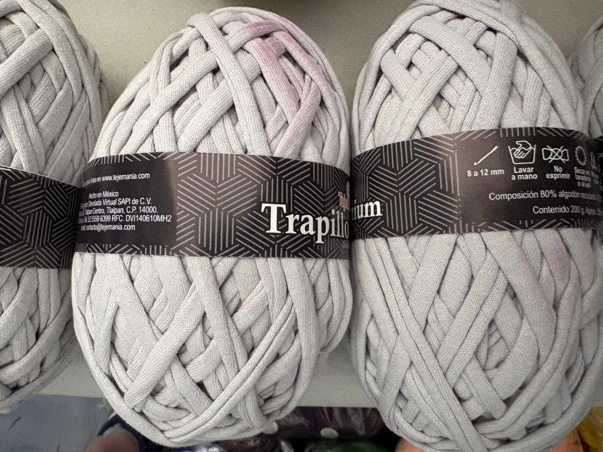 PAQUETE color gris con 5 Trapillos Premium, marca Tejemanía, MADEJA con 200g