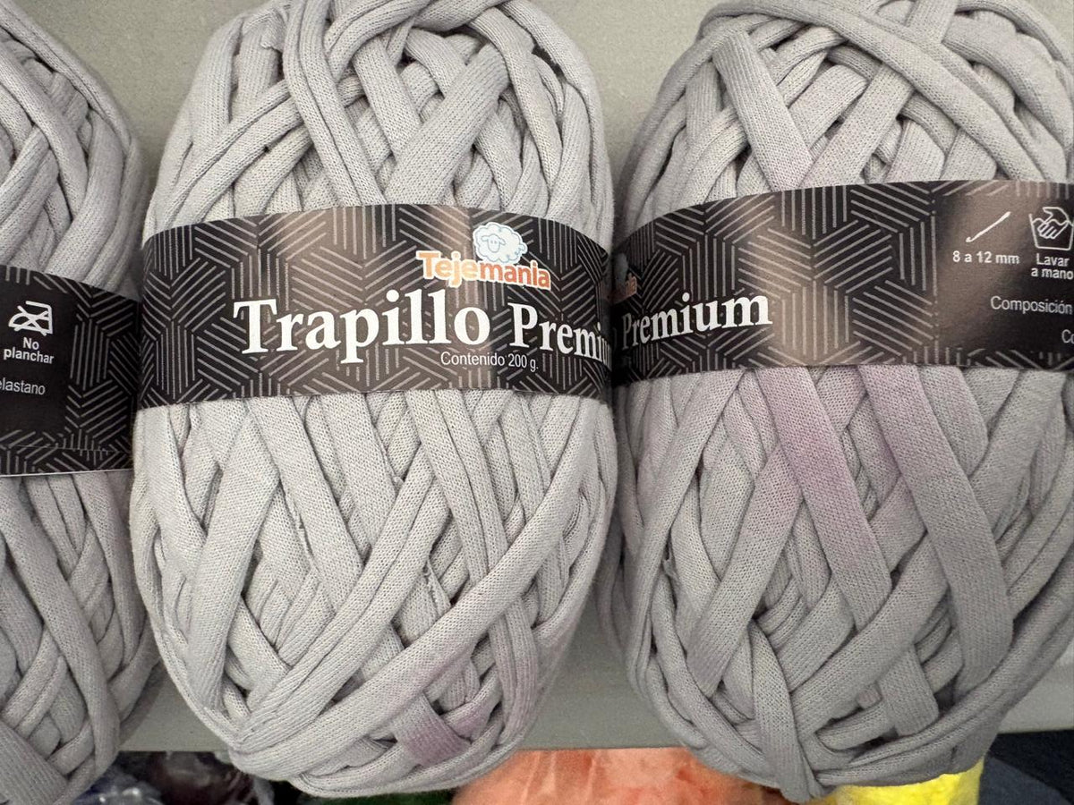 PAQUETE color gris con 5 Trapillos Premium, marca Tejemanía, MADEJA con 200g